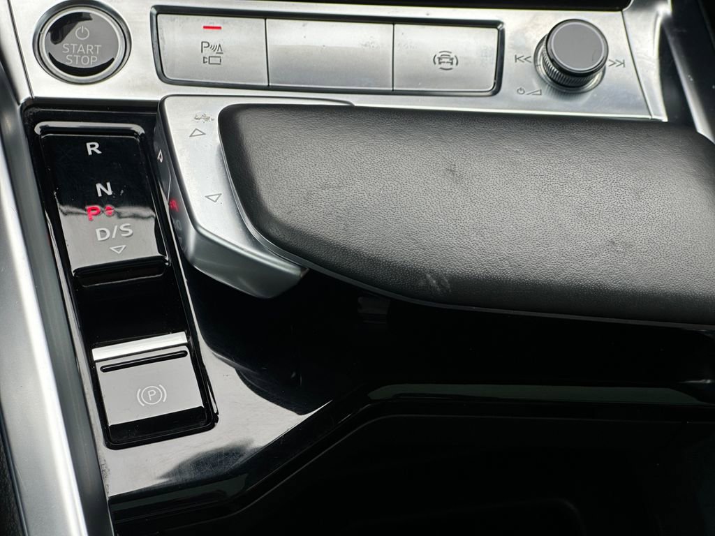Used 2022 Audi e-tron Premium Plus w/ Premium Plus Package image 19