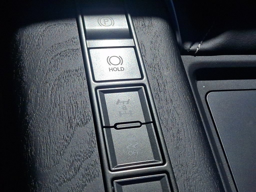 Used 2025 Lexus LX 600 4WD w/ Accessory Package (2T) image 25