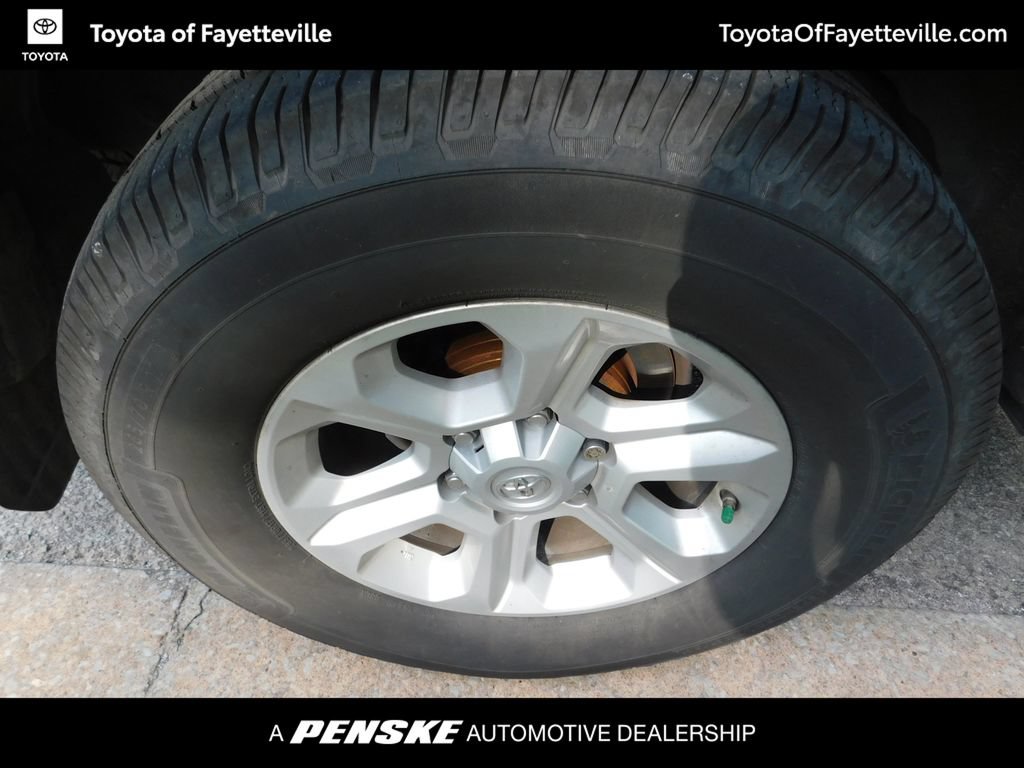 Used 2016 Toyota 4Runner SR5 AWD/4WD image 9