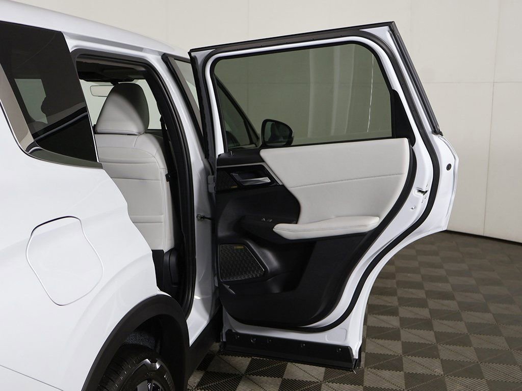 New 2025 Mitsubishi Outlander SE FWD image 26