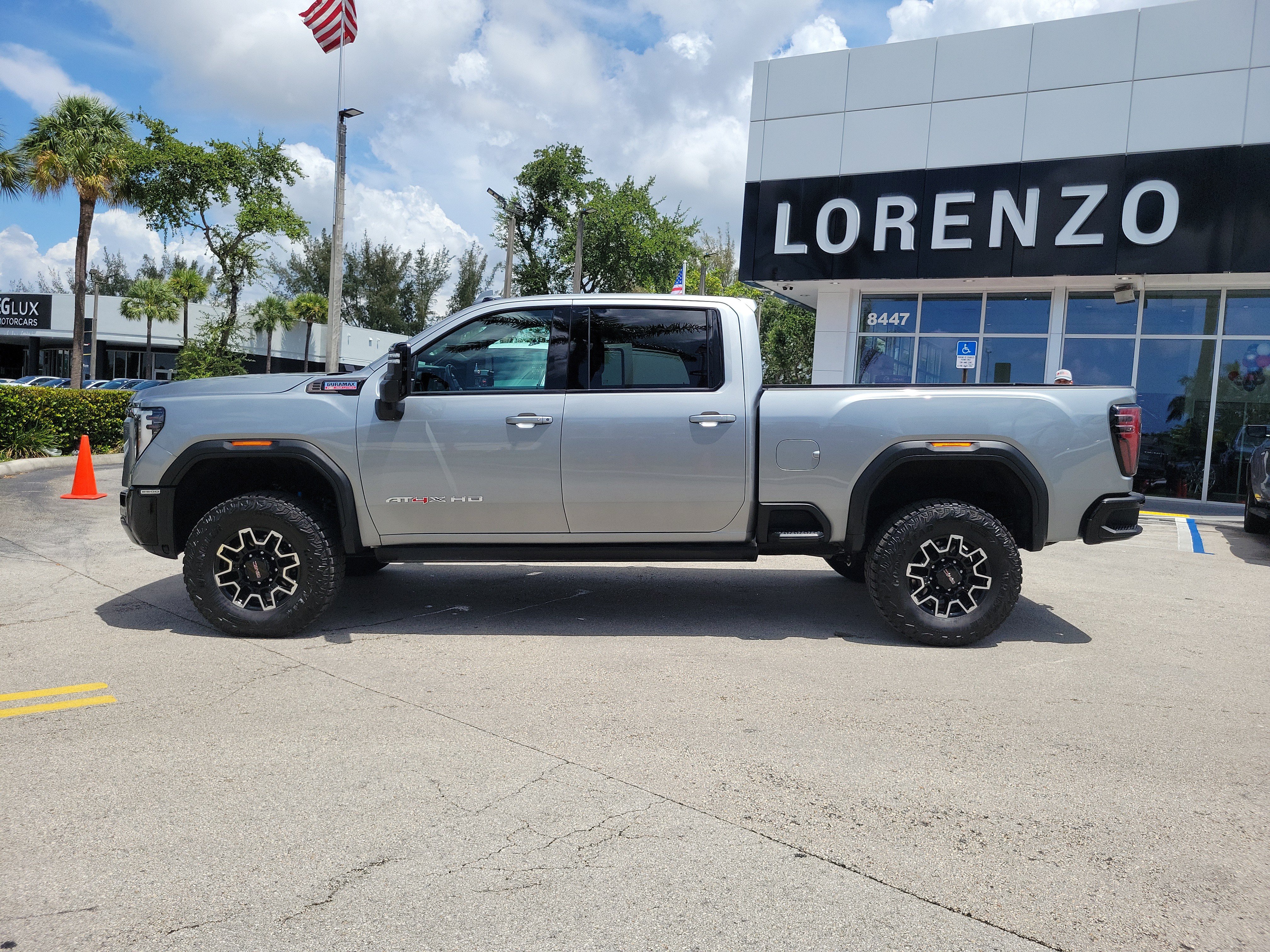 Used 2025 GMC Sierra 2500 AT4X AWD/4WD image 8