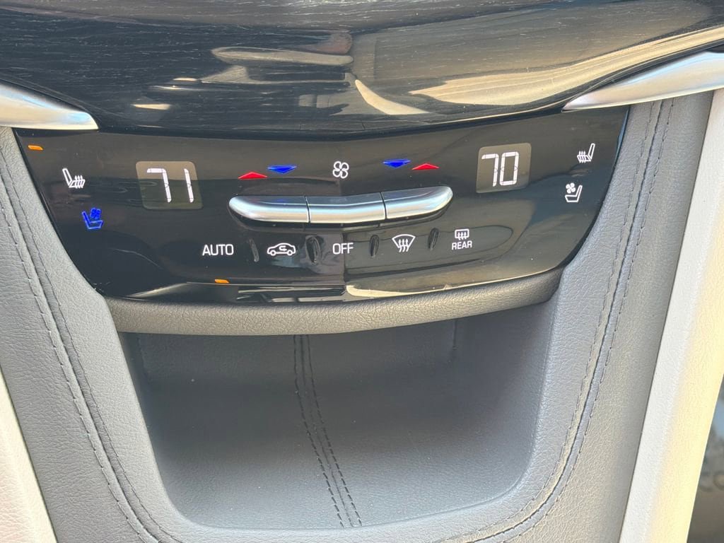 Certified 2024 Cadillac XT6 Premium Luxury w/ Technology Package AWD/4WD image 9