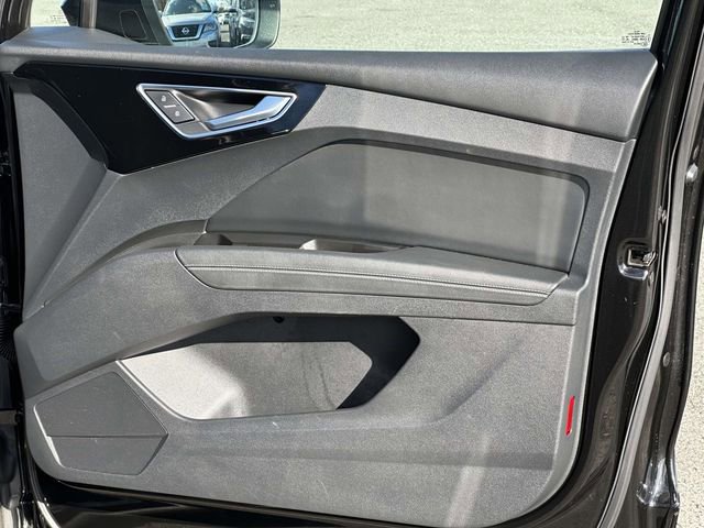 Used 2022 Audi Q4 e-tron Premium Plus image 9