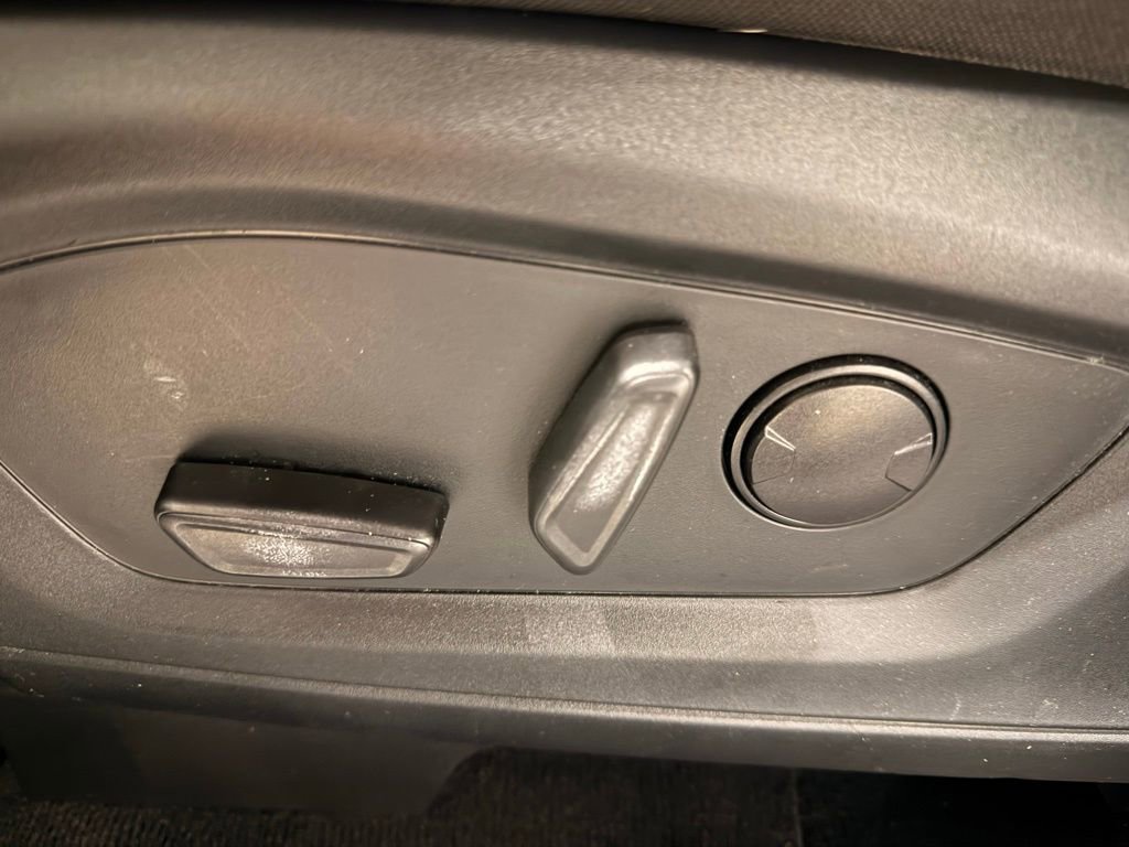 Used 2022 Ford Explorer XLT image 14