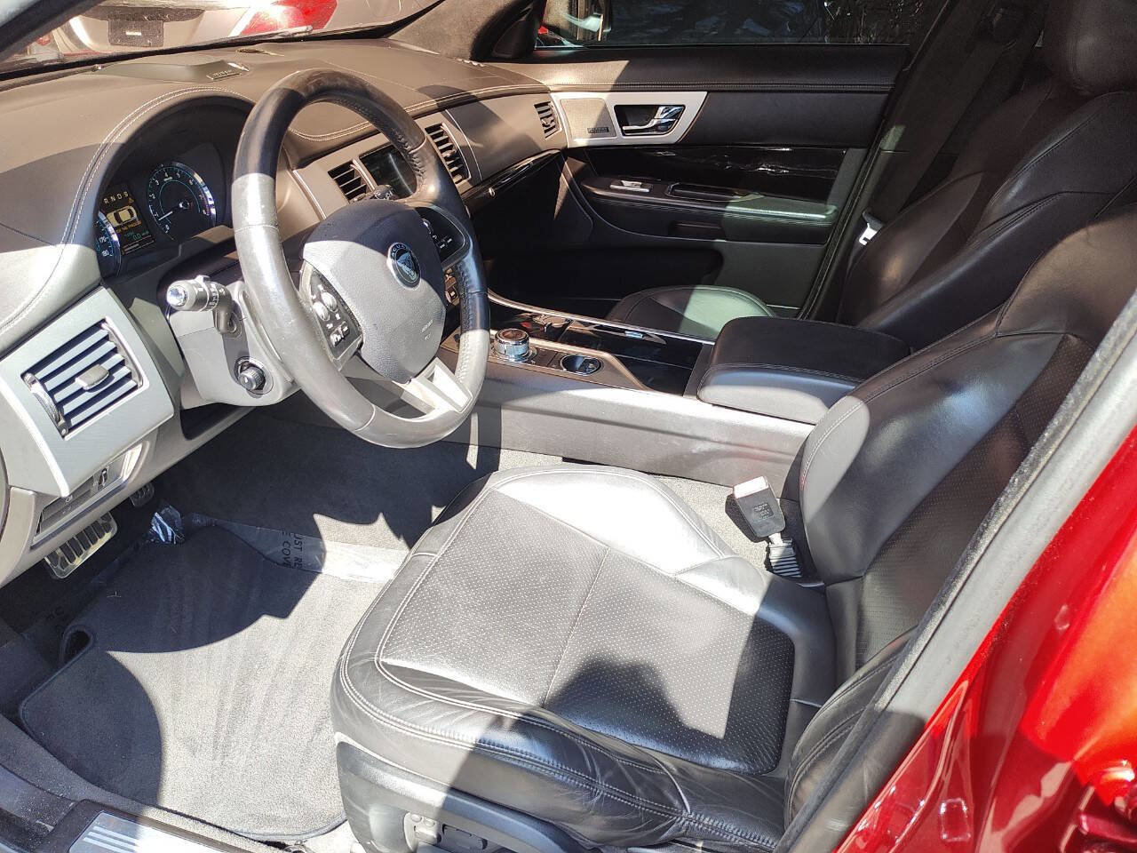 Used 2014 Jaguar XF 3.0 RWD image 30