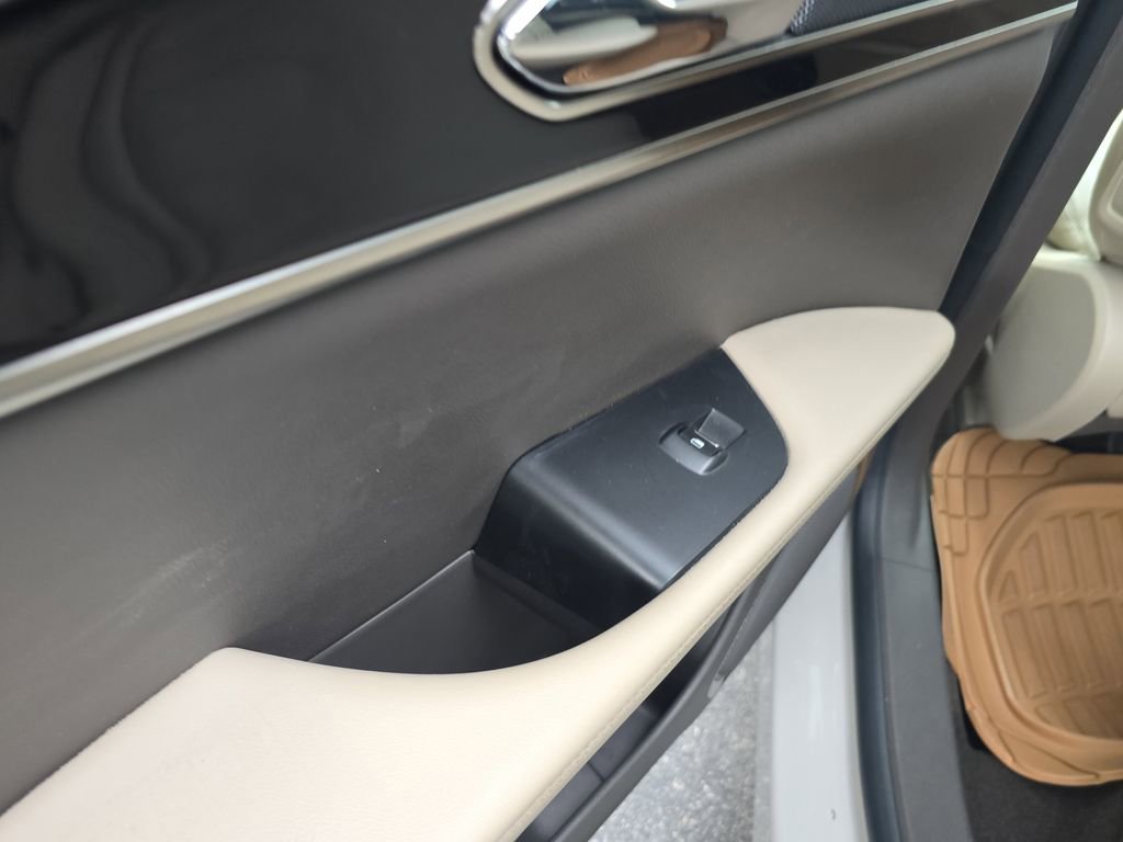 Used 2022 Lincoln Nautilus FWD w/ Premium Package image 14