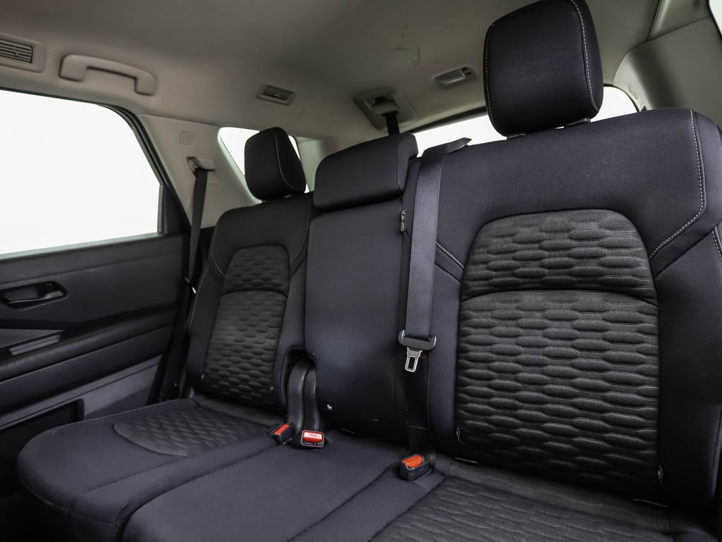 Used 2023 Nissan Pathfinder S image 21