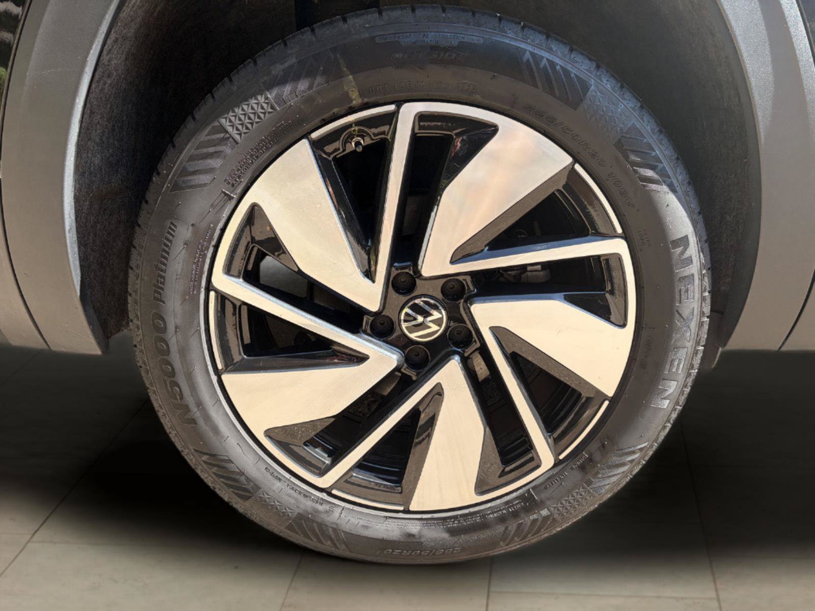 Used 2024 Volkswagen Atlas SEL AWD/4WD image 48