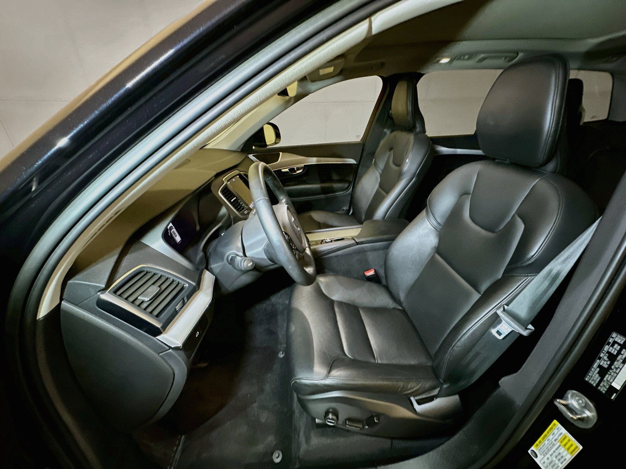 Used 2023 Volvo XC90 B5 Core AWD/4WD image 13
