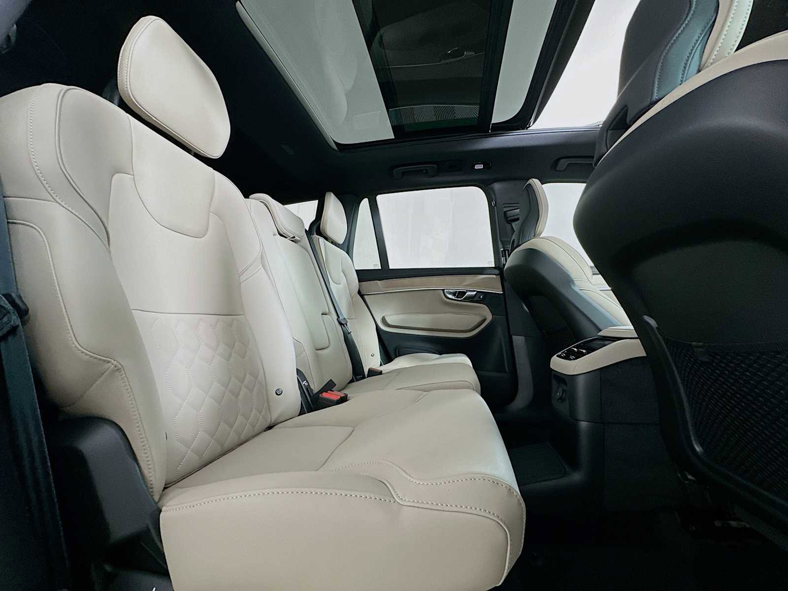 New 2026 Volvo XC90 T8 Plus w/ Protection Package Premier AWD/4WD image 26