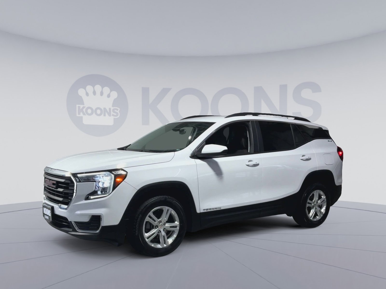 Used 2022 GMC Terrain SLE w/ Driver Convenience Package image 5