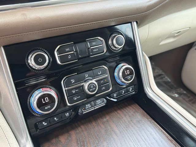 Used 2022 GMC Yukon XL Denali w/ Advanced Technology Package AWD/4WD image 27