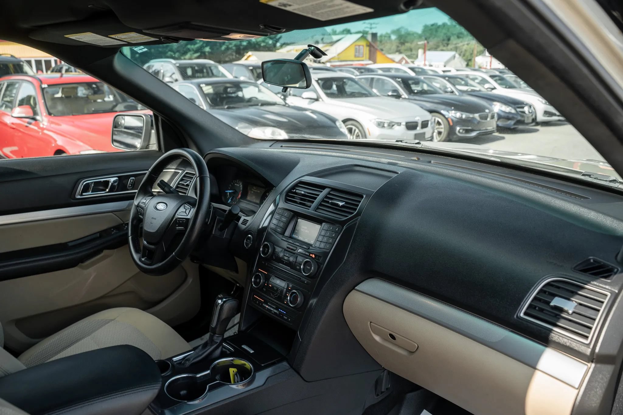 Used 2017 Ford Explorer XLT FWD image 13