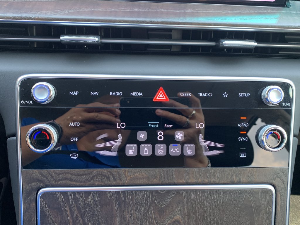Certified 2025 Genesis GV80 2.5T Select AWD/4WD image 28