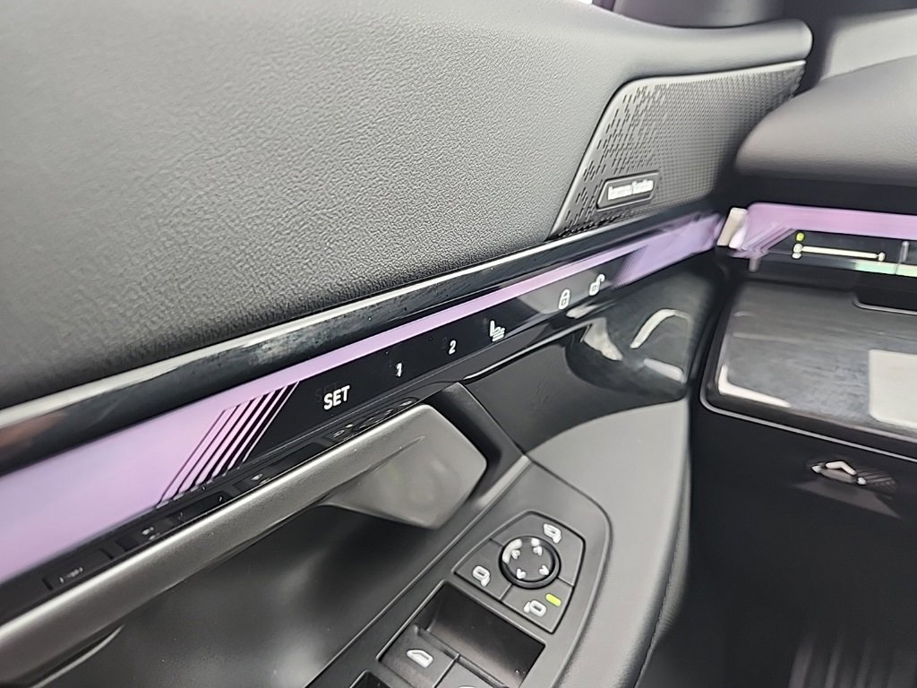 Used 2025 BMW i5 eDrive40i image 38