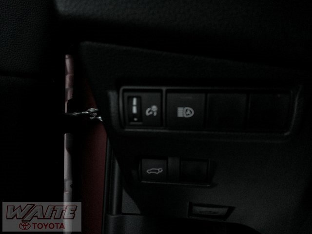 Used 2023 Toyota Corolla Cross XLE image 14