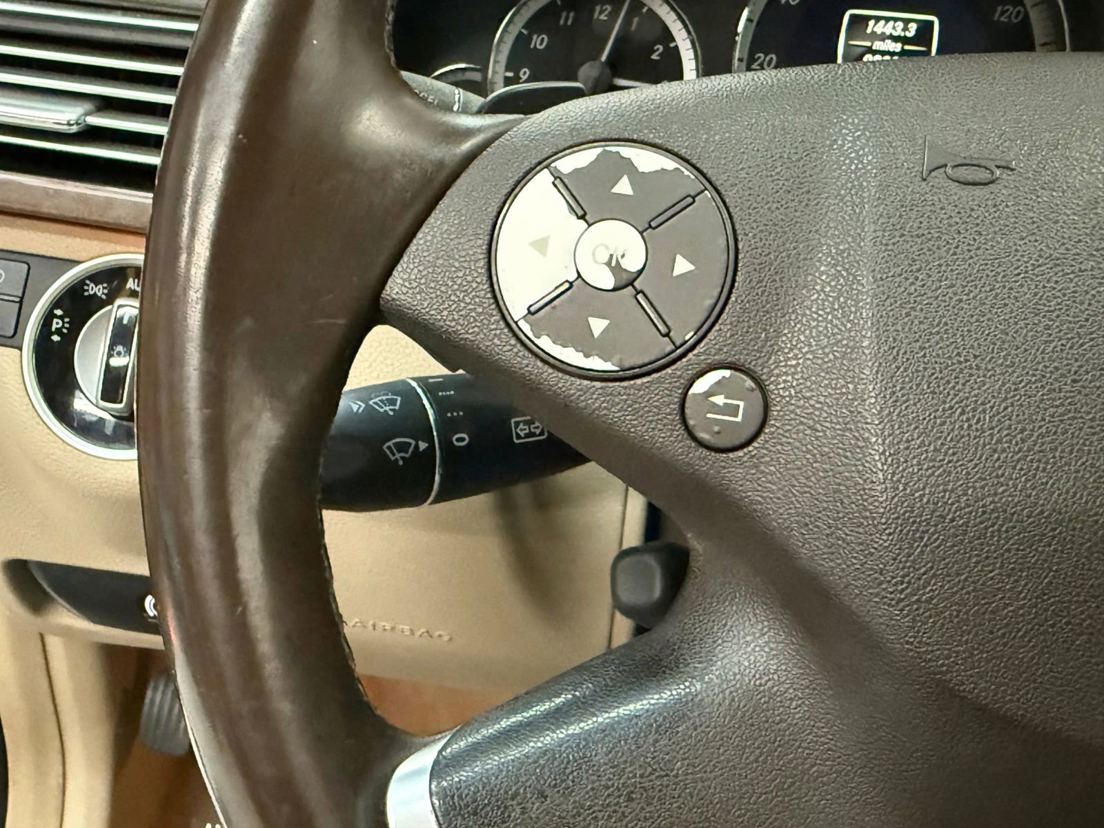 Used 2011 Mercedes-Benz E 350 4MATIC Sedan image 28