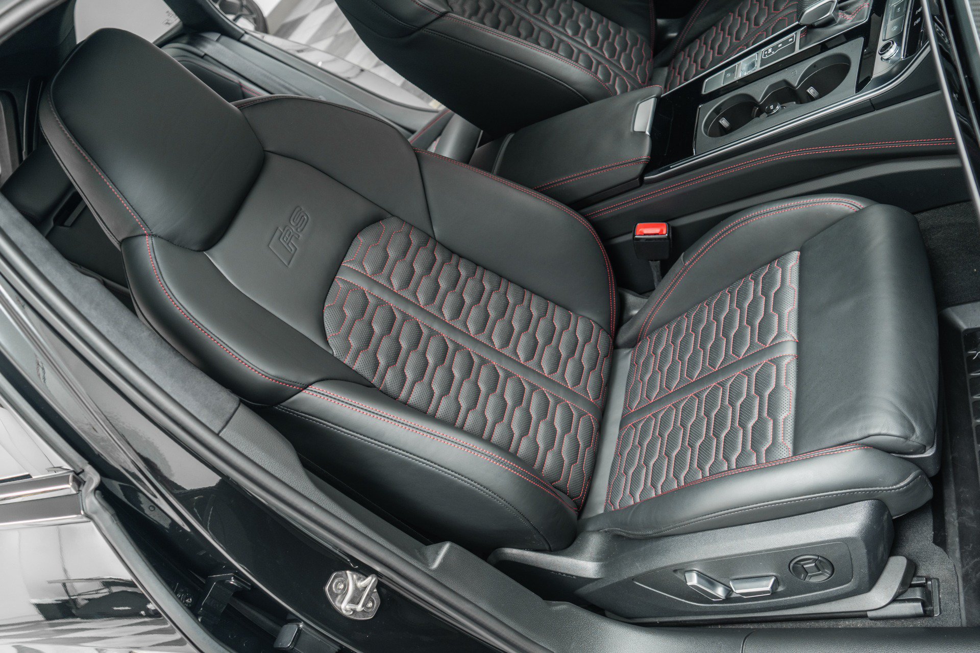 Used 2024 Audi RS 6 performance AWD/4WD image 25