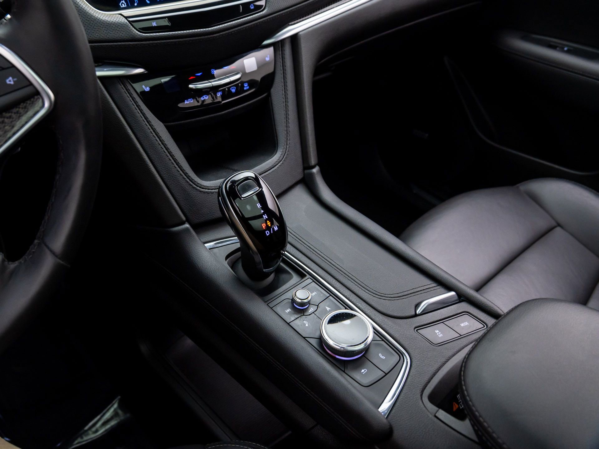 Certified 2022 Cadillac XT5 Sportv w/ LPO, Floor Liner Package image 14