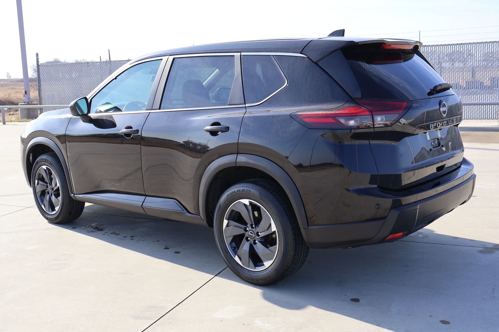 Used 2025 Nissan Rogue SV FWD image 8