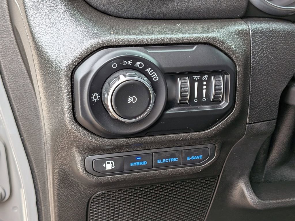 Used 2021 Jeep Wrangler Unlimited Sahara w/ Cold Weather Group AWD/4WD image 15