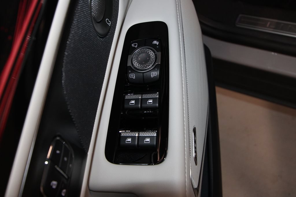 Used 2026 Lincoln Nautilus Reserve AWD/4WD image 6