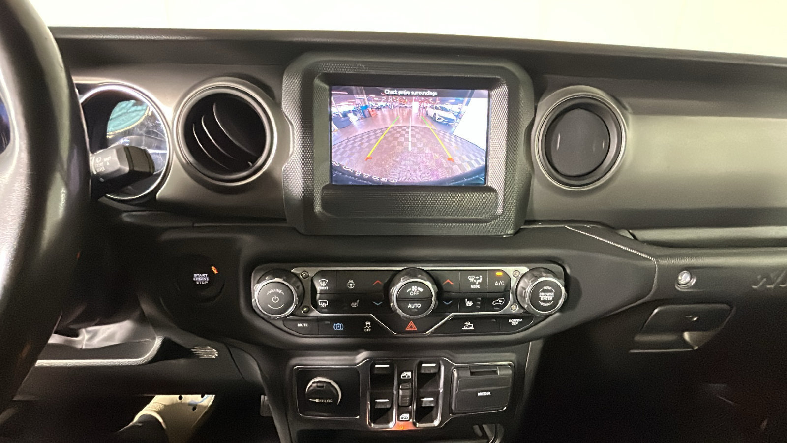 Used 2023 Jeep Wrangler Unlimited w/ Cold Weather Group AWD/4WD image 28