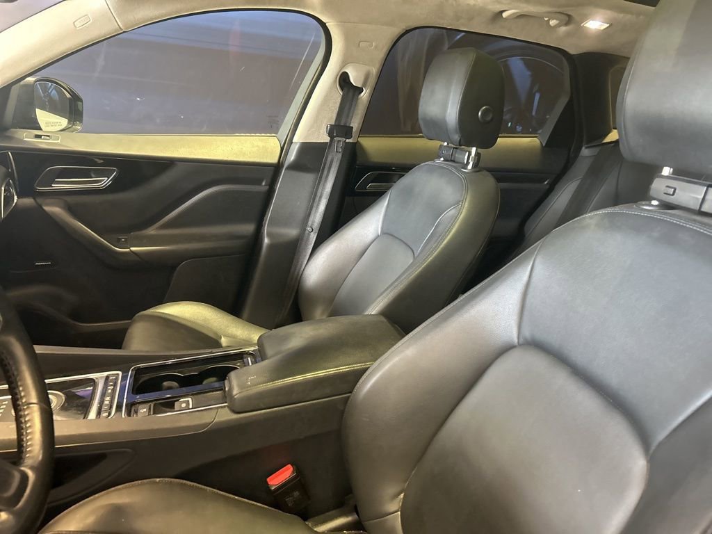 Used 2020 Jaguar F-PACE Premium image 6