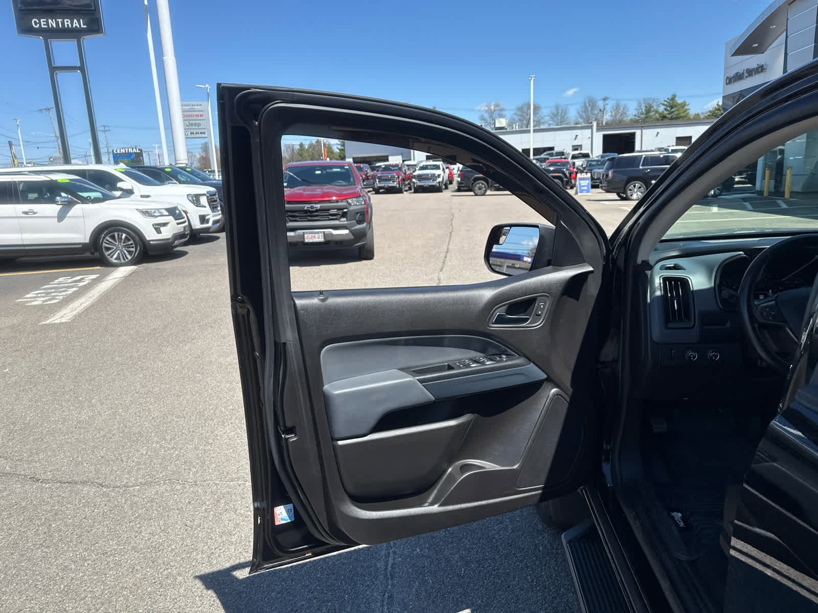 Used 2018 Chevrolet Colorado Z71 AWD/4WD image 12