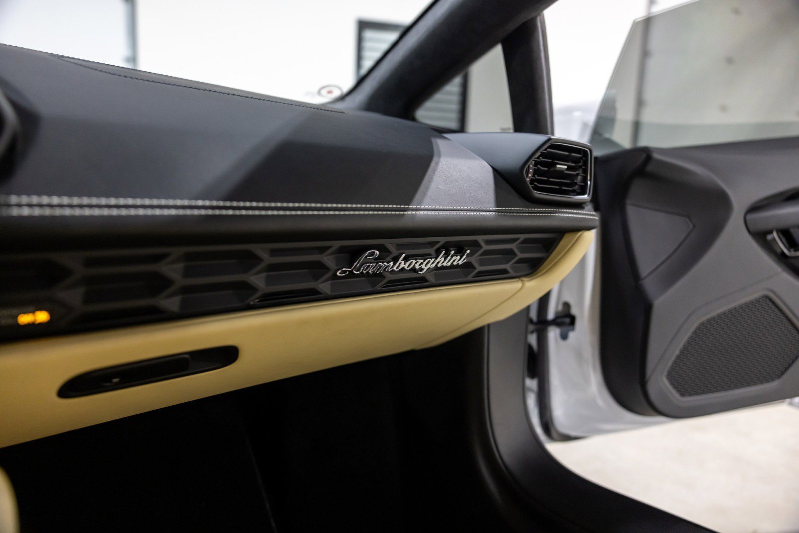 Used 2016 Lamborghini Huracan LP 610-4 image 42