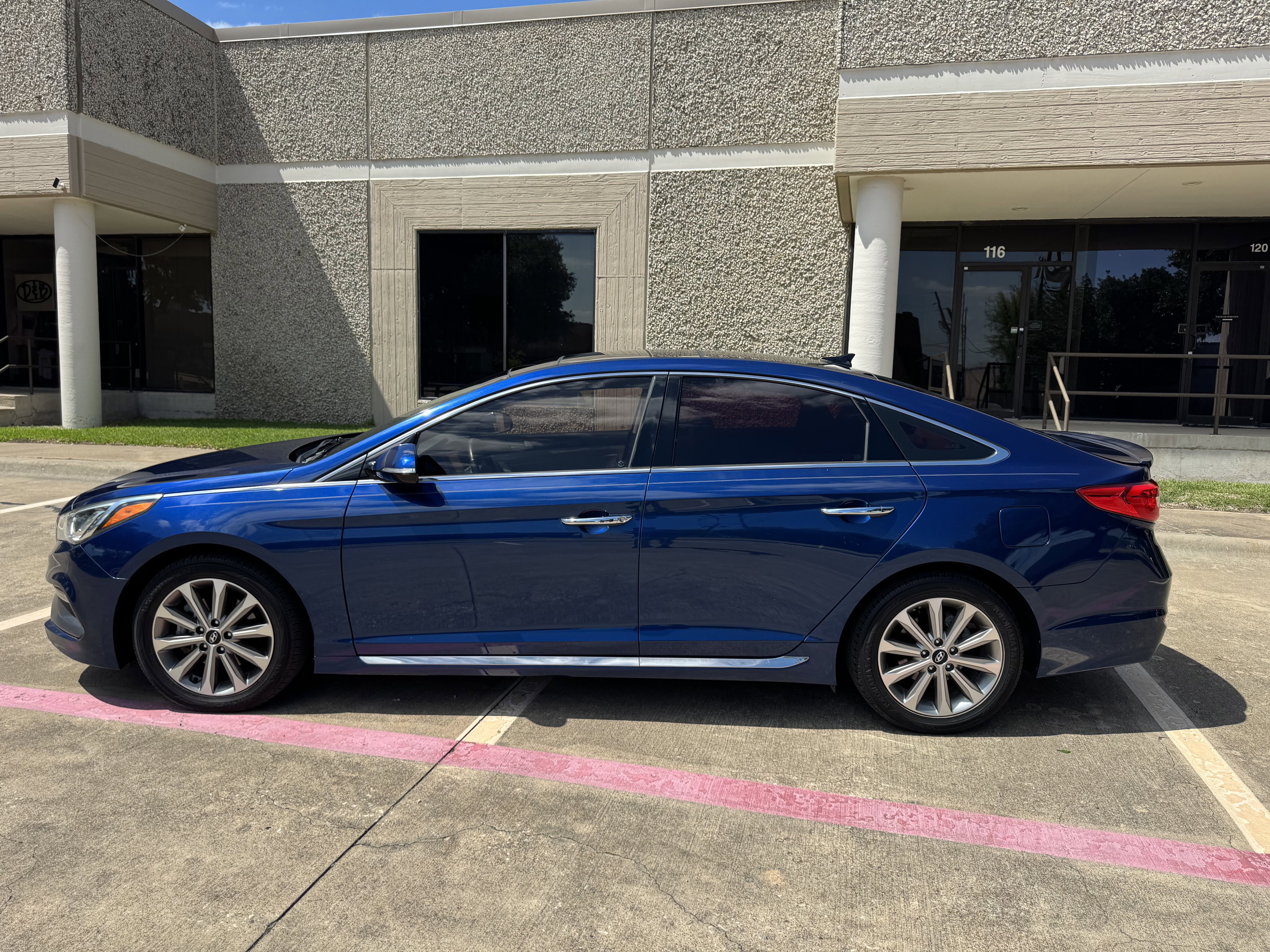 Used 2016 Hyundai Sonata Limited w/ Option Group 04 FWD image 2