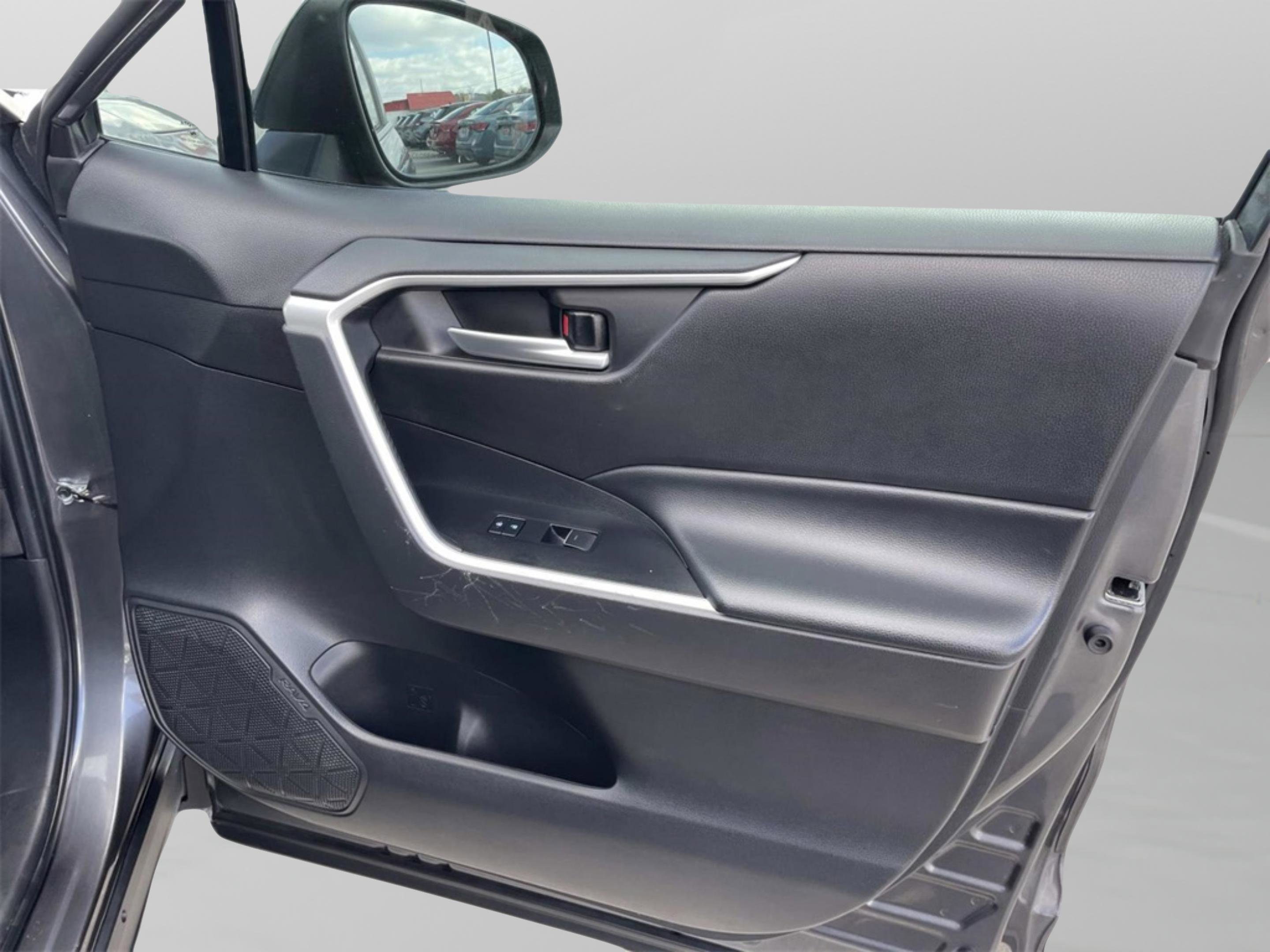 Used 2023 Toyota RAV4 XLE image 17