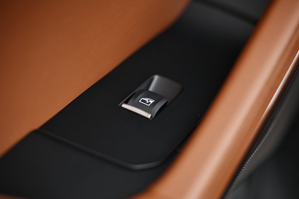 New 2026 BMW X6 M60i w/ Executive Package image 26