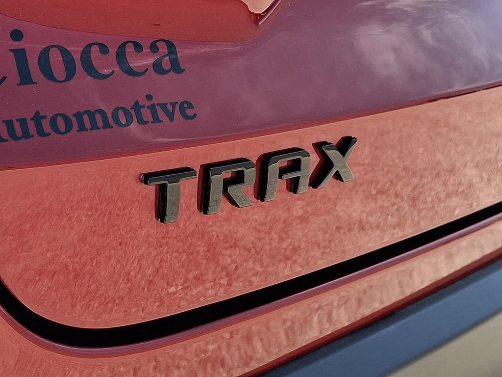 Used 2025 Chevrolet Trax RS w/ Sunroof Package FWD image 30
