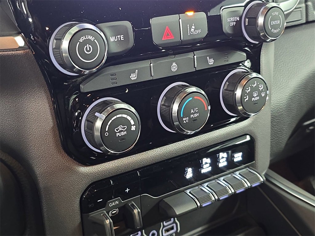 New 2026 RAM 1500 4x4 Crew Cab image 21