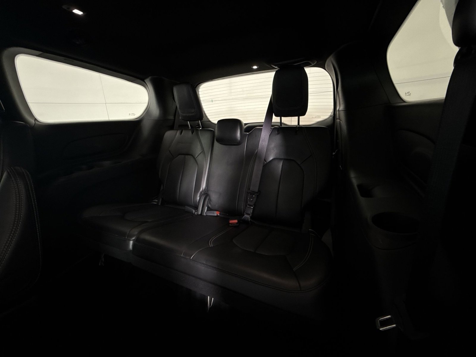 Used 2025 Chrysler Pacifica Select image 24