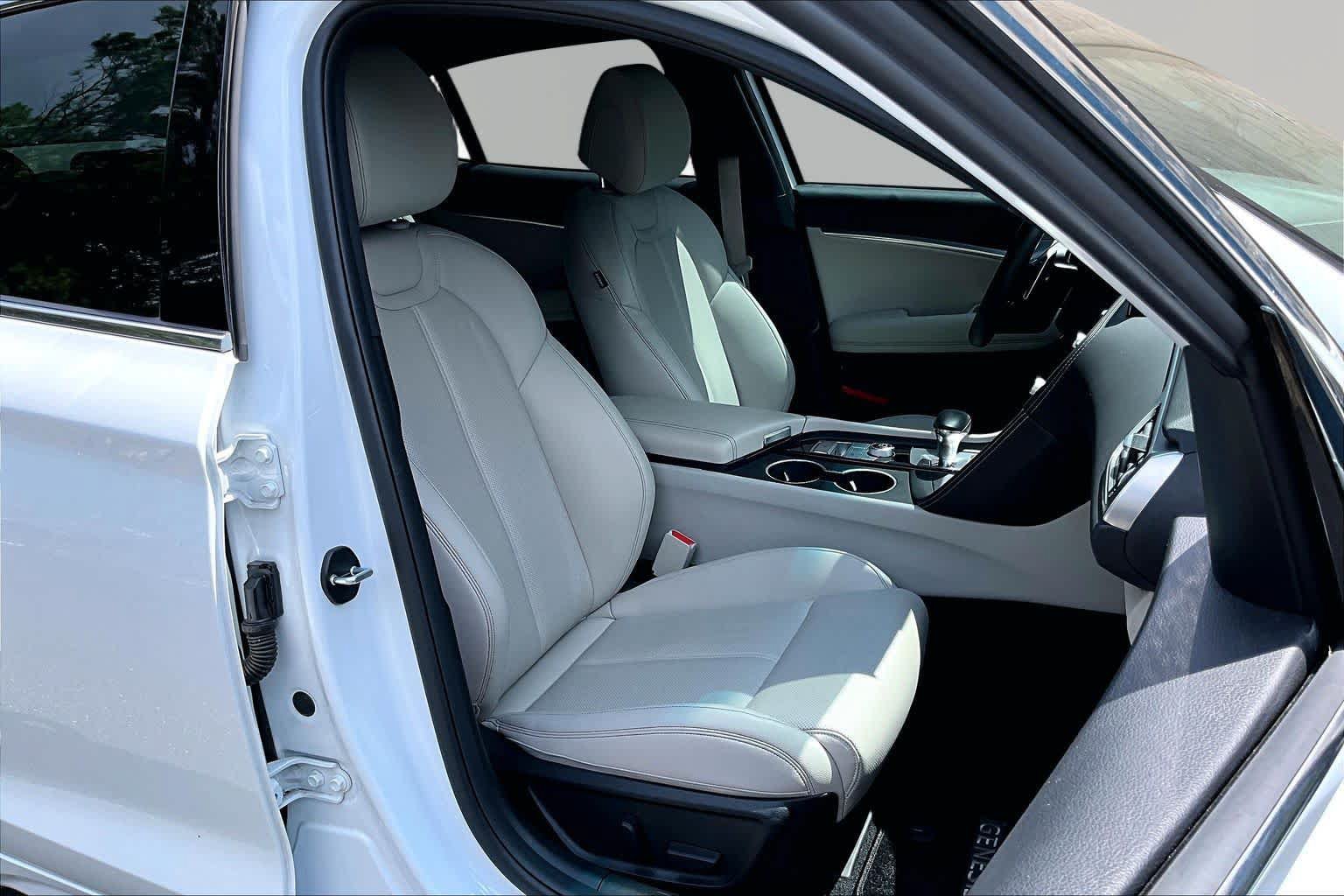 Used 2023 Genesis G70 2.0T RWD image 9