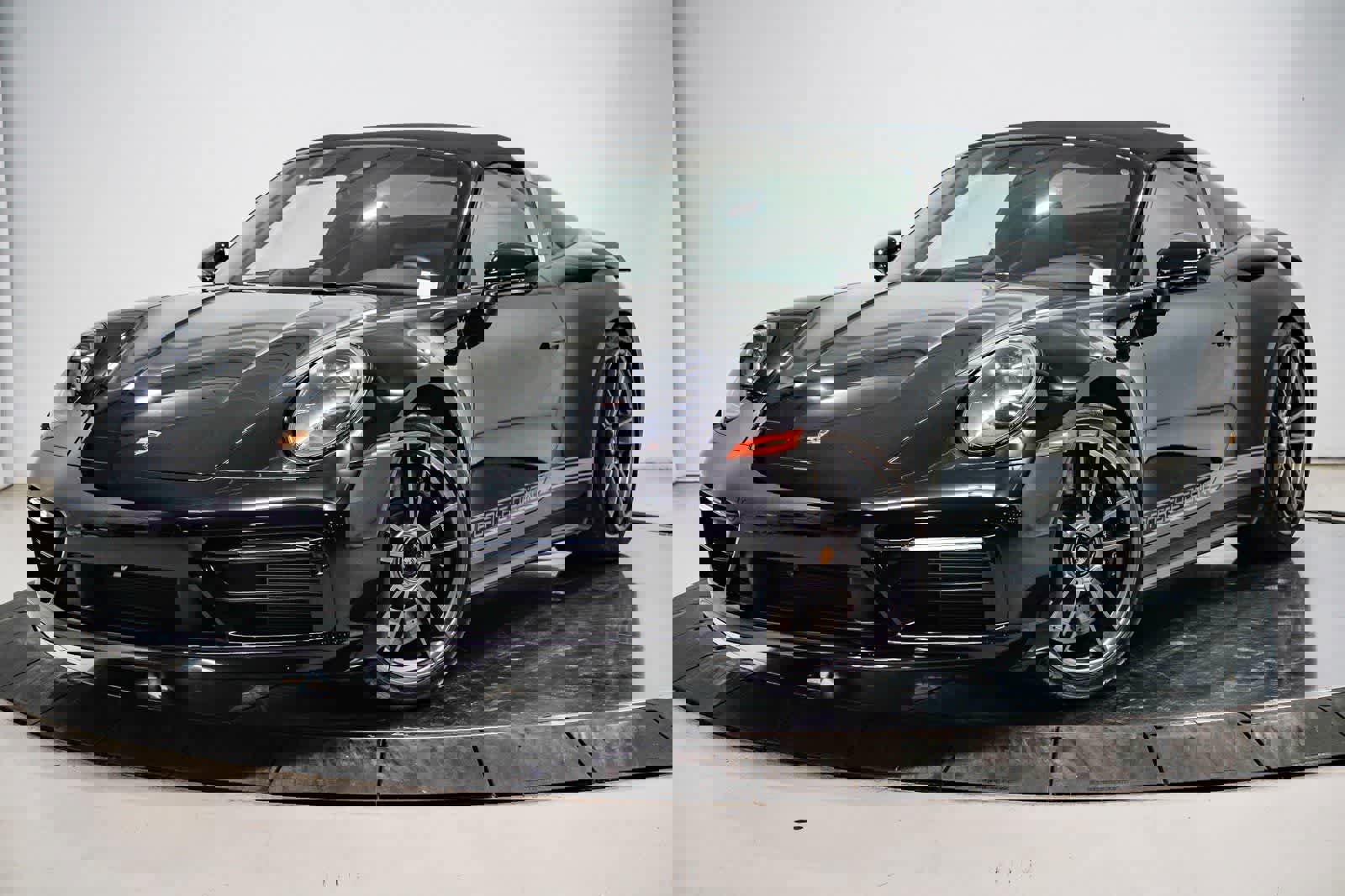 Used 2022 Porsche 911 Targa 4 GTS image 1