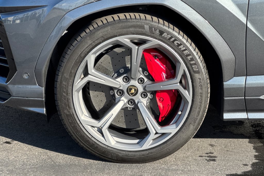 Used 2019 Lamborghini Urus AWD/4WD image 35