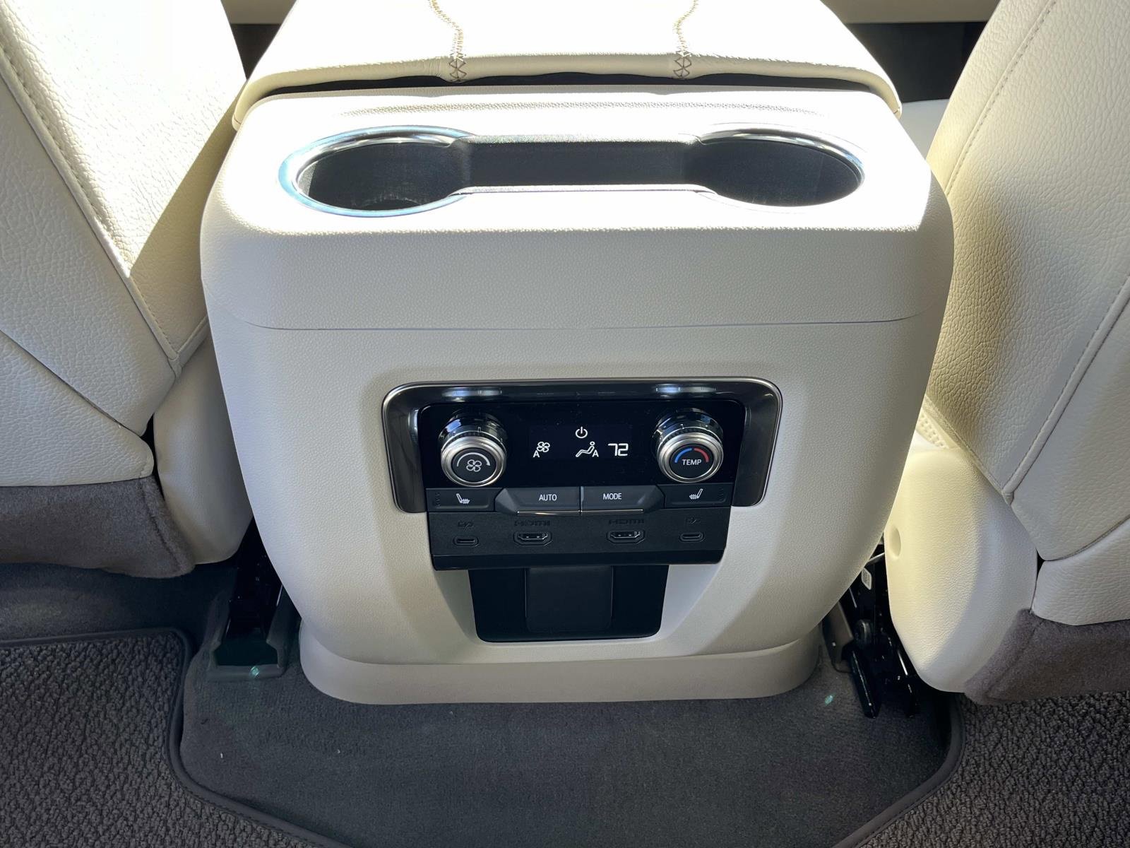 New 2026 GMC Yukon Denali w/ Denali Reserve Package image 18