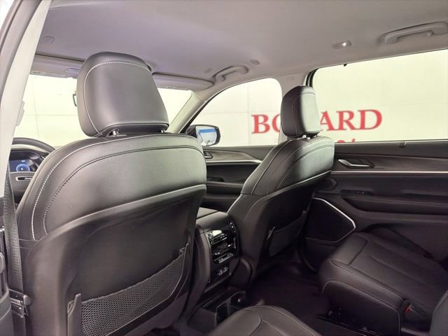 Used 2023 Jeep Grand Cherokee L Limited w/ Luxury Tech Group II RWD image 14