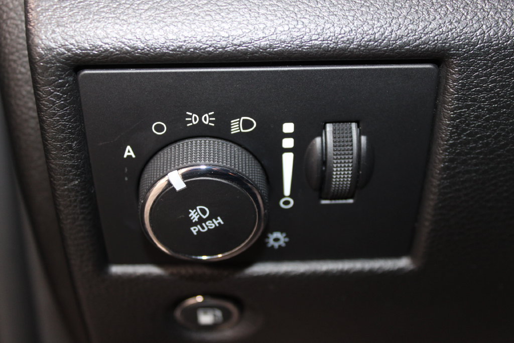 Used 2021 Jeep Grand Cherokee Limited AWD/4WD image 42