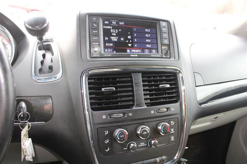 Used 2018 Dodge Grand Caravan SXT image 19