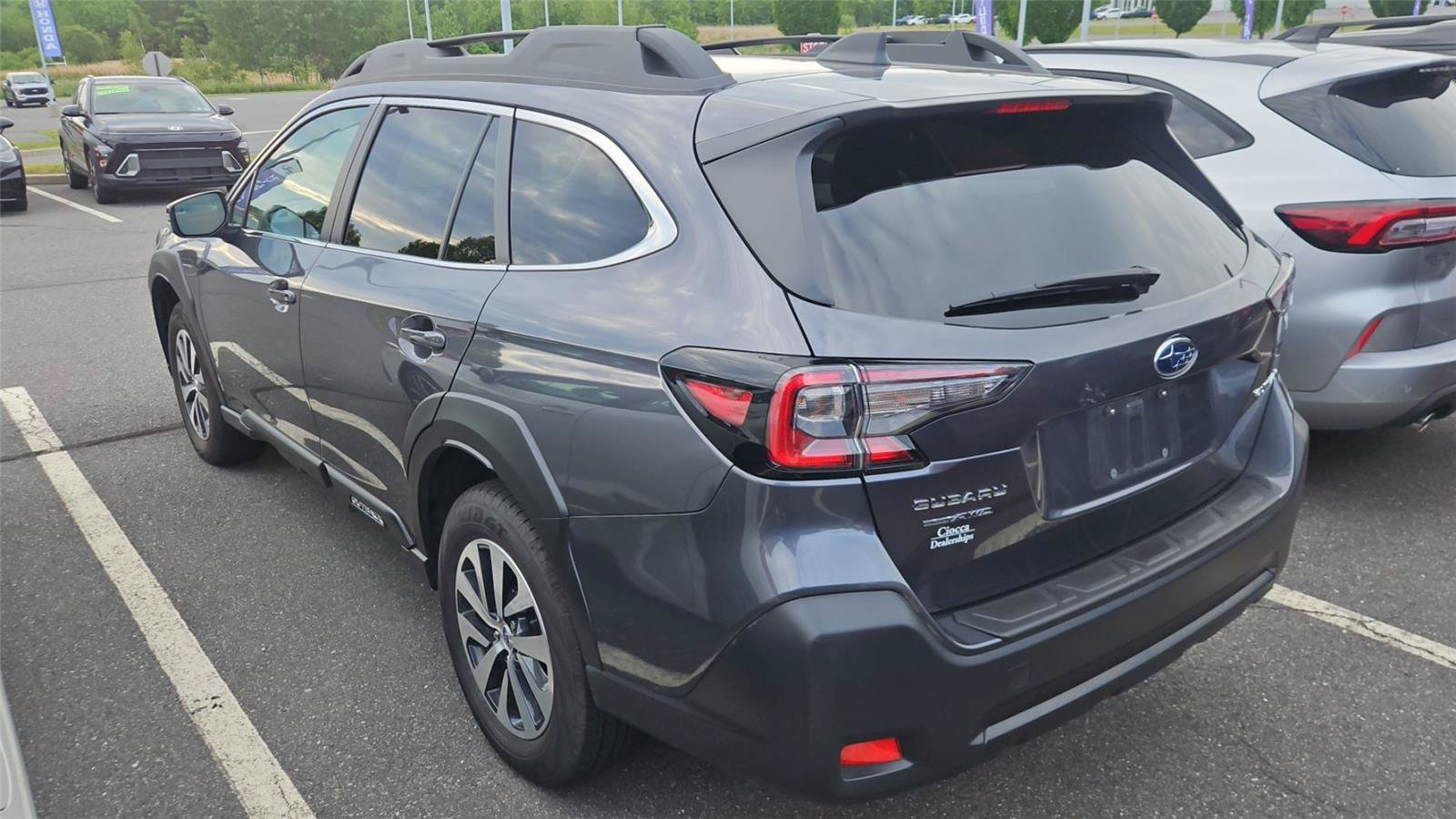Used 2024 Subaru Outback Premium AWD/4WD image 4