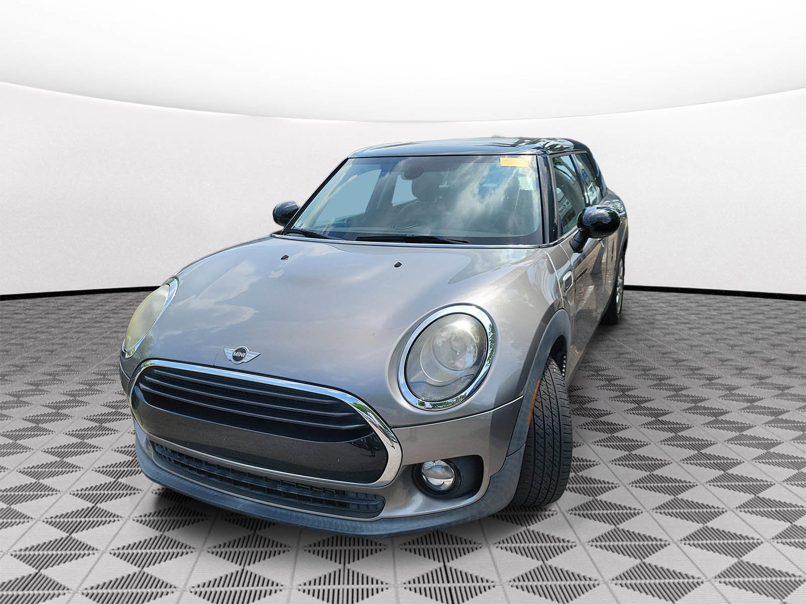 Used 2017 MINI Cooper Clubman FWD image 3