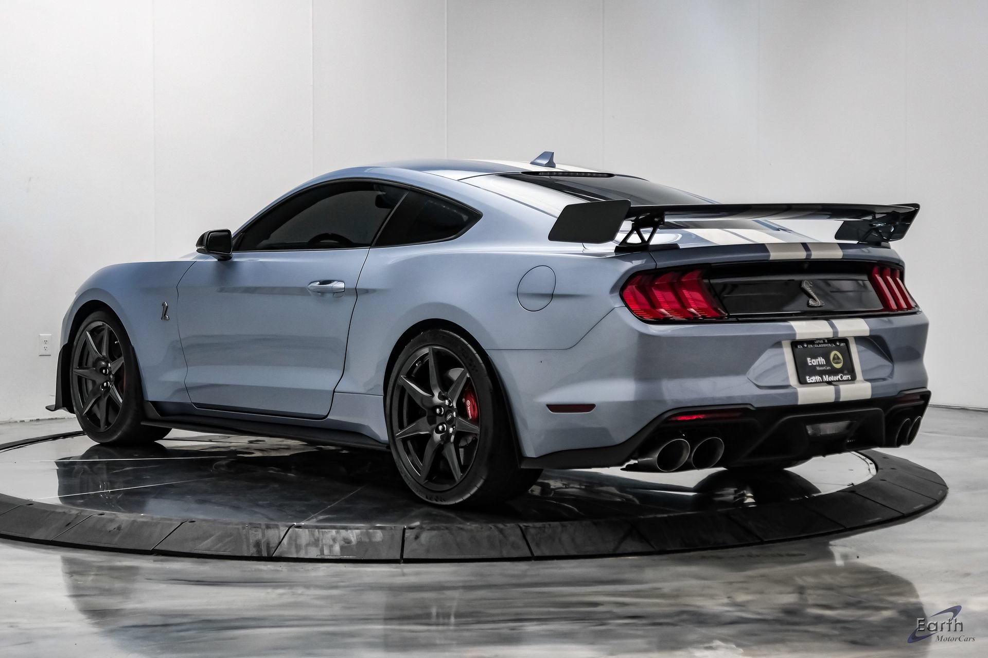 Used 2022 Ford Mustang Shelby GT500 w/ Carbon Fiber Track Pack RWD image 12
