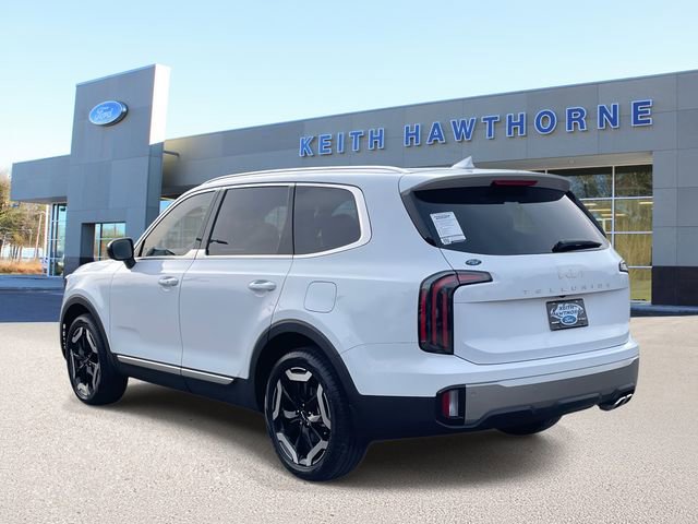 Used 2025 Kia Telluride EX w/ EX Captain's Chair Package image 3