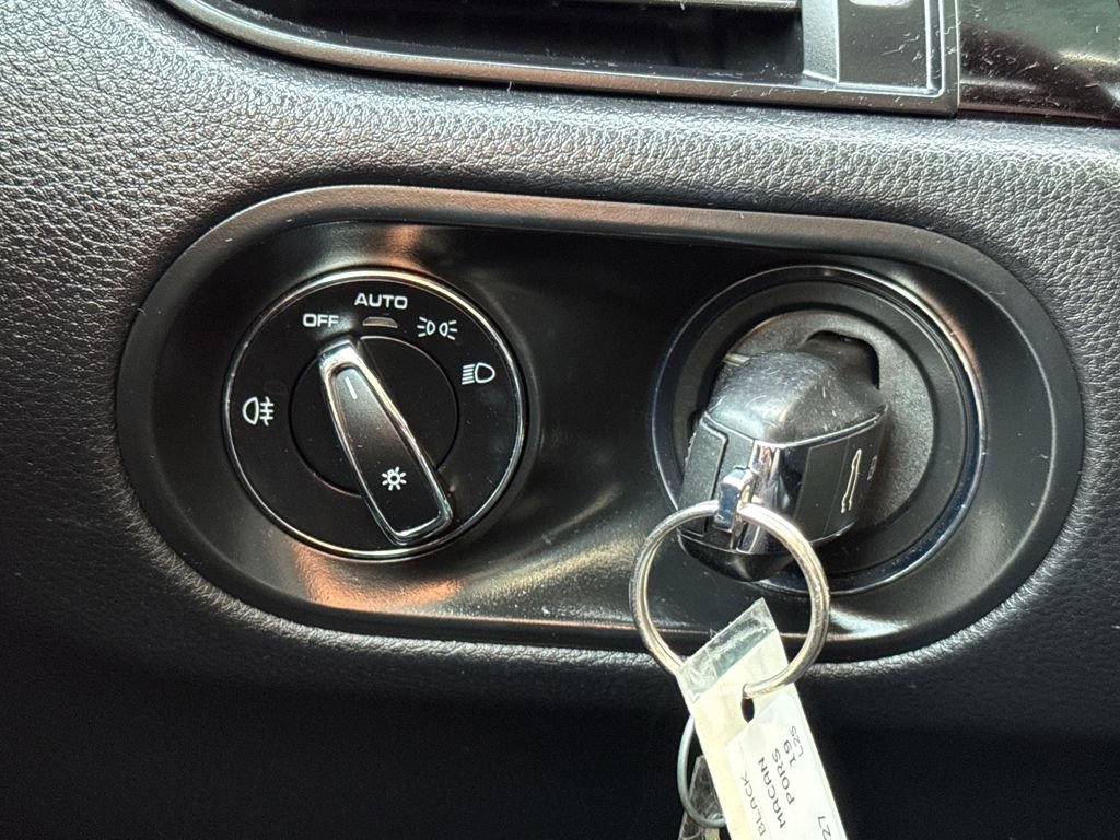 Used 2019 Porsche Macan Base image 33