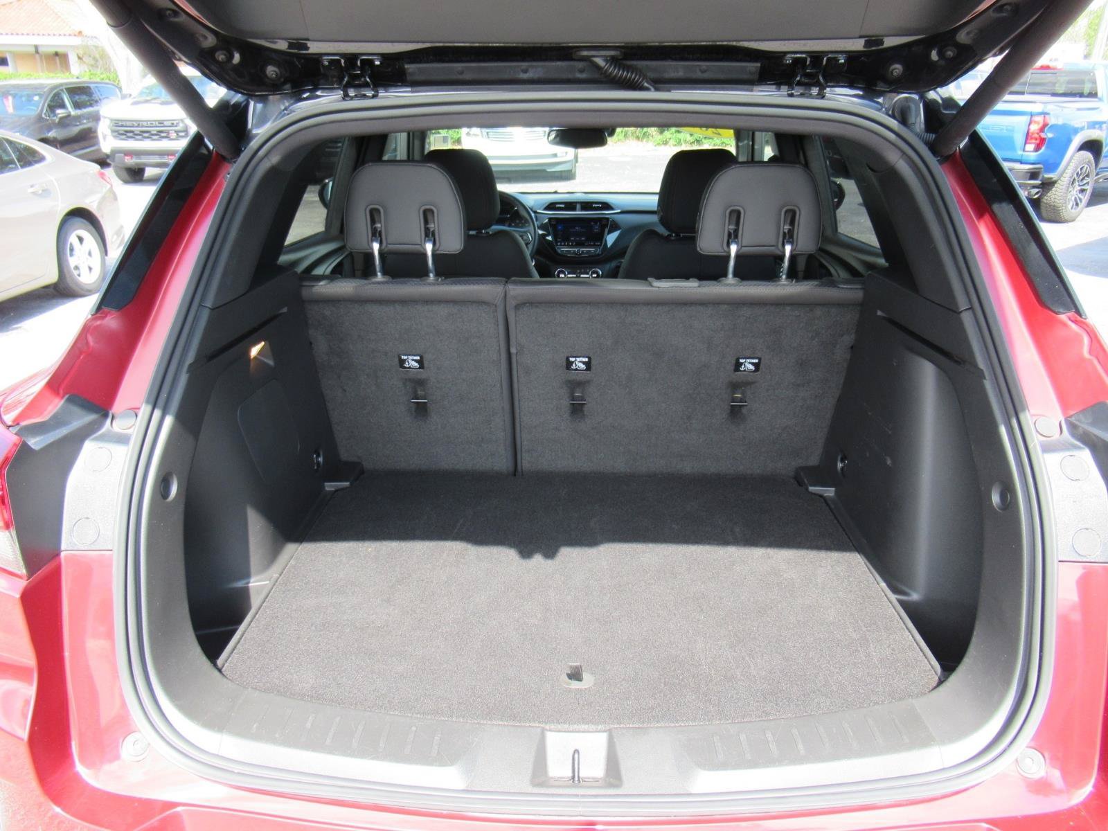 Used 2023 Chevrolet TrailBlazer RS w/ Sun and Liftgate Package FWD image 33