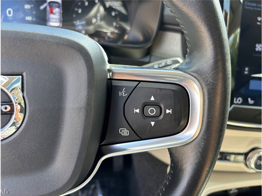 Used 2020 Volvo XC40 T5 Inscription w/ Protection Package image 27